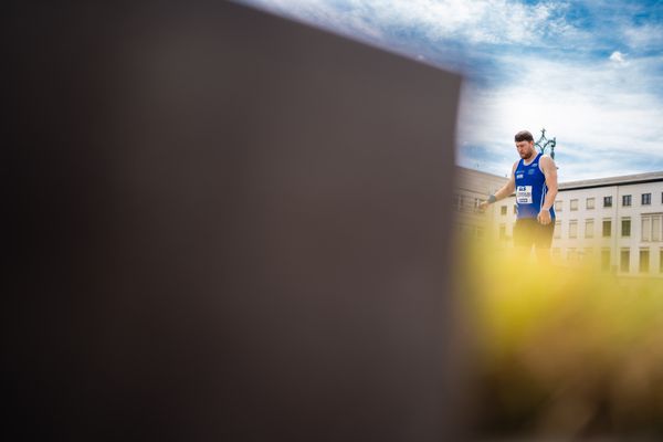 Christian Zimmermann (Kirchheimer SC) beim Kugelstossen waehrend der deutschen Leichtathletik-Meisterschaften auf dem Pariser Platz am 24.06.2022 in Berlin